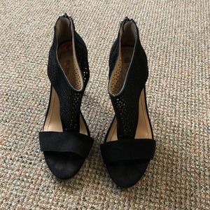 BCBGeneration Size 6 Black Heels